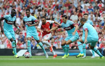 LONDON, ENGLAND - AUGUST 09: (3rdL) Santi Cazorla of Arsenal takes on (L) Cheikou Kouyate (2ndL) Reece Oxford (R) Winston Reid and (2ndR) James Tomkins of West Ham during the Barclays Premier League match between Arsenal and West Ham United at Emirates Stadium on August 9, 2015 in London, England. (Photo by Stuart MacFarlane/Arsenal FC via Getty Images) *** Local Caption *** Santi Cazorla;Reece Oxford;Cheikou Kouyate;Reece Oxford;Winston Reed;James Tomkins