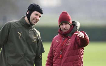 ST ALBANS, ENGLAND - JANUARY 18: Arsenal Head Coach Unai Emery and goalkeeper Petr Cech before a training session at London Colney on January 18, 2019 in St Albans, England. (Photo by Stuart MacFarlane/Arsenal FC via Getty Images)