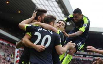 SUNDERLAND, ENGLAND - OCTOBER 29: (R) Olivier Giroud celebrates scoring the 3rd Arsenal with (2ndL) Shkodran Mustafi, (2ndR) Hector Bellerin and Francis Coquelin during the Premier League match between Sunderland and Arsenal at Stadium of Light on October 29, 2016 in Sunderland, England. (Photo by Stuart MacFarlane/Arsenal FC via Getty Images) *** Local Caption *** Olivier Giroud;Shkodran Mustafi;Hector Bellerin;Hector Bellerin